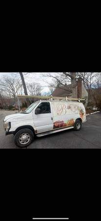 2010 Ford E-250 1