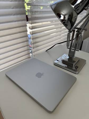 MacBook Neo 13-inch Silver 512GB - Like New (A18 Pro, Touch ID