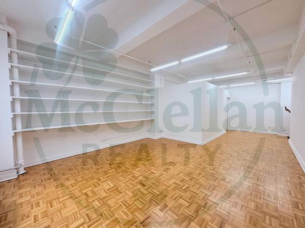 $2,900 / 863ft2 - Clean Office Space - Garment District - Big, Bright, South Facing Wind (Midtown West)63689608668163122