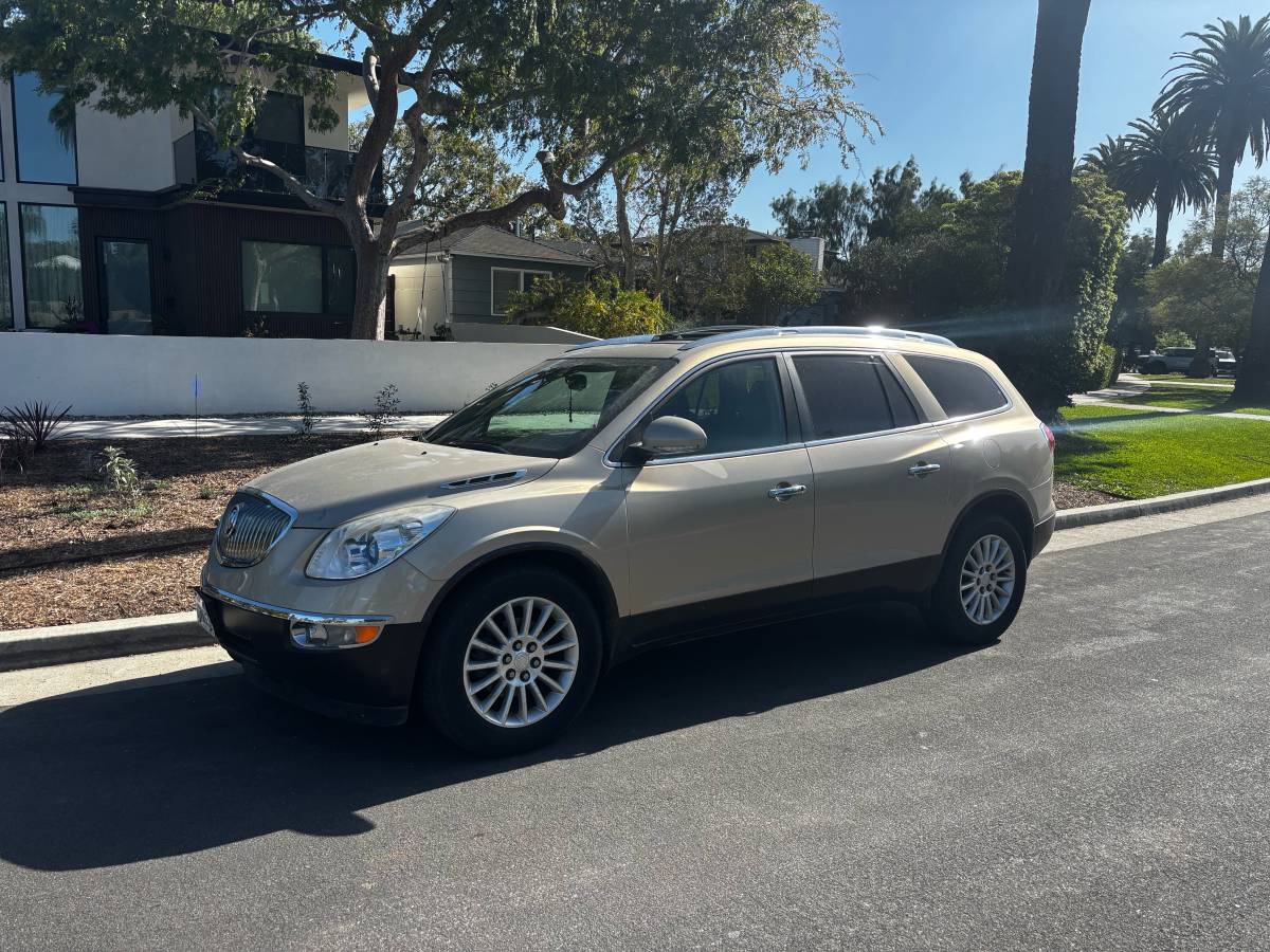 $2500 Clean Title 7 Passenger SUV — New Starter — Sunroof — Runs