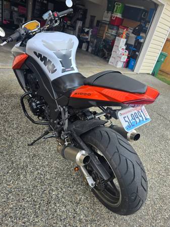 2010 Kawasaki Ninja ZX-1000. Excellent Cond. Low Mi. Clean Title