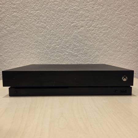 MICROSOFT XBOX ONE X 1TB 4K GAME CONSOLE + SERIES CONTROLLER WORKING - $135 (Tierrasanta)63442621842691123