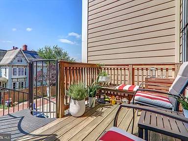 $1,510 / 2br - 1738ft2 - Contemporary 2Bed Townhome in Prime Location (Columbia Heights, Northwest)64040025946625123