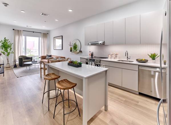 $3623.00 / 1br - Beautiful 1 Bed, 30 Min to Midtown, CONDO FINISHES! Full Service with (Long Island)63788738517123122