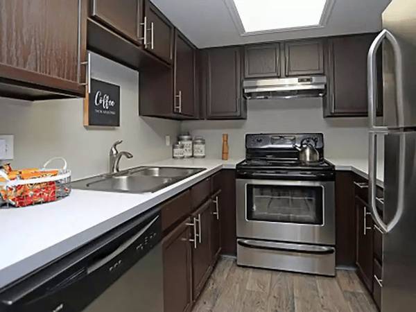 $1,475 / 1br - 850ft2 - Fitness Center, Property Manager on Site, Freezer, Clubhouse (Lakewood)63962794255875124