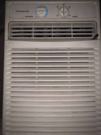 Pre-owned Friedrich 9,5000 BTU Window Mounted Air Conditioner 1