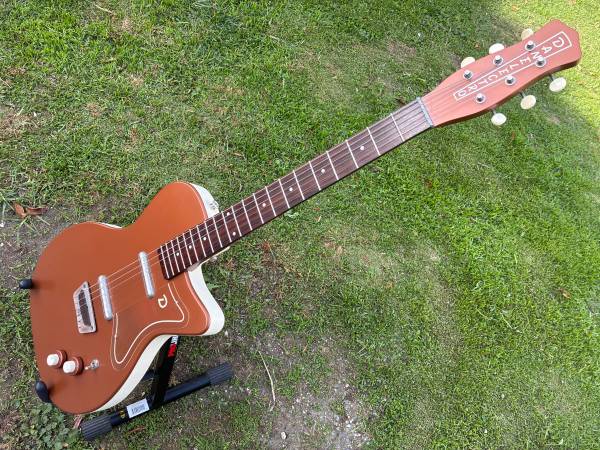 Danelectro U2 guitar 1
