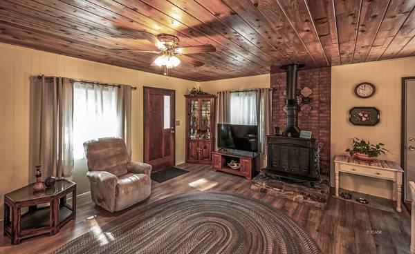 $1,100 / 1br - 1000ft2 - Home in desirable E Weaver neighborhood in Weaverville (Weaverville)63972529345154121
