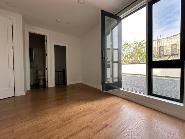 $5,395 / 2br - 900ft2 - Amazing DUPLEX 2Br/2Ba with PRIVATE TERRACE! ! Driggs ave! Washer/Dry (Prime Williamsburg)63766023232003120