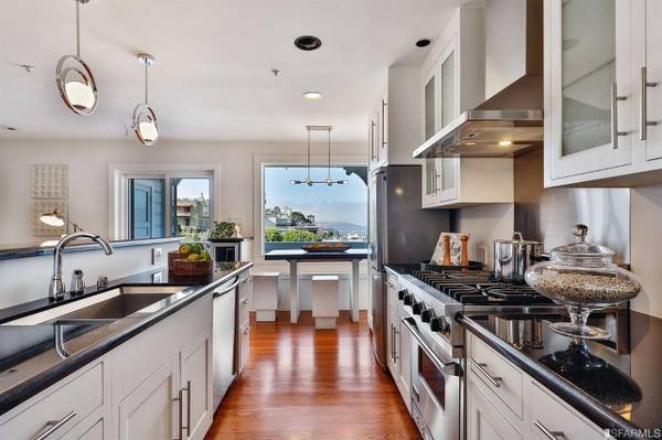 $2,800 / 1br - 1050ft2 - Gorgeous Elegant Plus Oversized 1bdrm 1ba Prime Retail (financial district)63824660312321123
