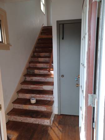 $825 / 1br - Single bedroom upstairs apartment, (Grand Haven)63882239779841121