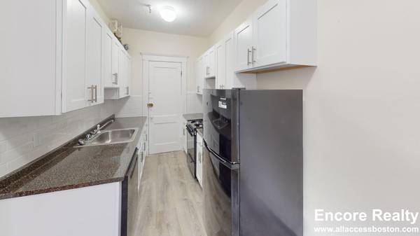 $2,450 / 1br - 599ft2 - NO FEE! Renovated 1 bed w/ low move-in costs. (Fenway)63856339490051122
