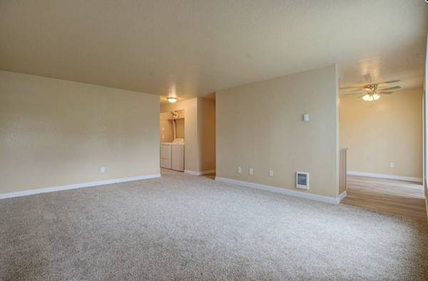 $1,249 / 1br - 728ft2 - Call to View Today, Spacious, Patio and Balcony, Vertical Blinds (Salem)63660461050753124