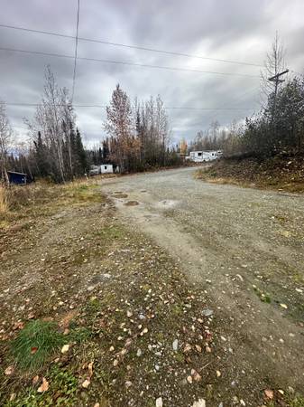 $1,700 / 2br - 800ft2 - 2 bed 1 bathroom- pets OK - plenty of parking (Wasilla)64014172645379120