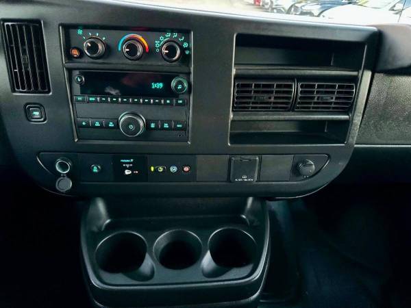 2022 Chevrolet Express 3500 - Photo 14