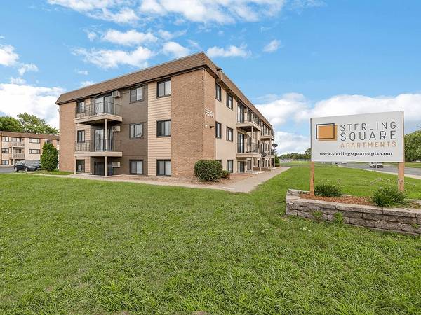 $1,595 / 3br - 1030ft2 - Spacious 3BR – Gather for the Holidays Here (6640 North Humboldt Avenue, Minneapolis, MN)63868815191939122