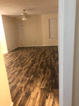 $1,050 / 2br - Hillside Downstairs Condo (Laredo exit 3a)63662018747009121