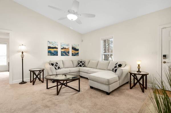 $2800.00 / 3br - 1200ft2 - The Bull Pen63685979876993120