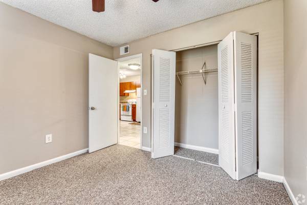 $1,559 / 2br - READY NOW w/ SPECIALS! Water, Pest Control, Sewer Trash Included! (Windover Woods Apartments)63923537283715124