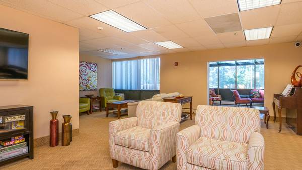 $1,400 / 2br - 843ft2 - Fitness Center, Solarium, 2/BD (170 Ruth Street North, Saint Paul, MN)63868815481475122