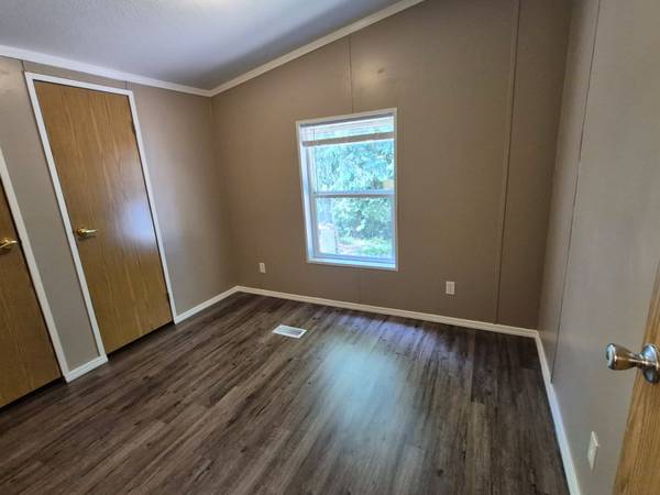 $2,850 / 3br - 3 bed 2 bath on large fenced lot (Bonney Lake)63688278368515124