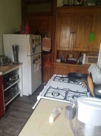 $1,350 / 1br - Beautiful and Extremely Spacious 1 Bedroom | (Uptown)63990229658242124