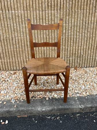 Silla antigua rústica estilo Shaker con asiento de mimbre - $395 (Fairfax)63471431917825123