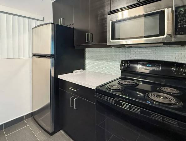$1,065 / 1br - Lake Merritt Lifestyle Awaits! Walkable Grand Lake Location!! (oakland lake merritt / grand)63868040046849120