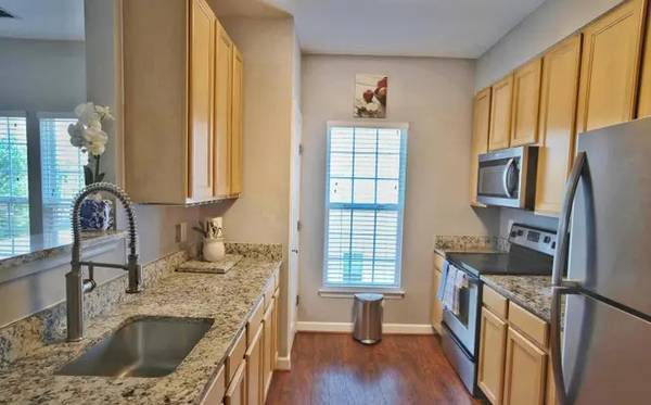 $1,000 / 1br - 897ft2 - Welcome to a Top-Floor condo in Brambleton! (Brambleton, VA)64040192162818120