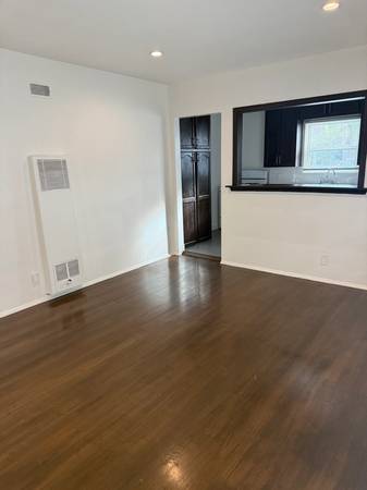 Large upper 1bed + 1parking very private behind a house 1
