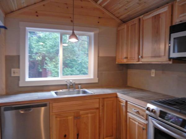 $1,575 Riverfront Studio+ one bath walk to town, shared coin-op laundry (russian river)63880131240065122