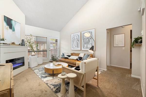 $3,515 / 2br - 1004ft2 - Centro de fitness, recién renovado, 2 dormitorios 2 baños (3417 Lebon Dr, San Diego, CA)63663973464451121
