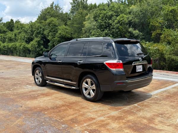 2011 Toyota Highlander Limited - $9,995 (Cedar Park)63621901755521122