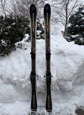 Dynastar 146cm Alpine Downhill Skis + Look Exclusive Plus Bindings (DI 1