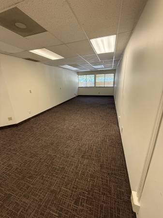 $242 / 120ft2 - Various Sized Offices Available - Signage Available on Brooklyn Blvd!63868700381443122