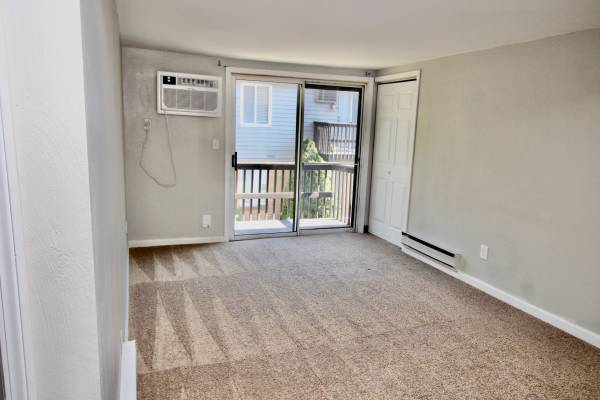 $825 / 1br - Everything You Need. All Right Here! (Penn Hills)64013373089665121