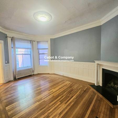 $3,400 / 2br - 800ft2 - Back Bay 2 dormitorios ~ Calefacción y Agua Caliente Incluidas, Pisos de Madera, Disponible AHORA (Boston - Back Bay - Newbury St)63863137495939120