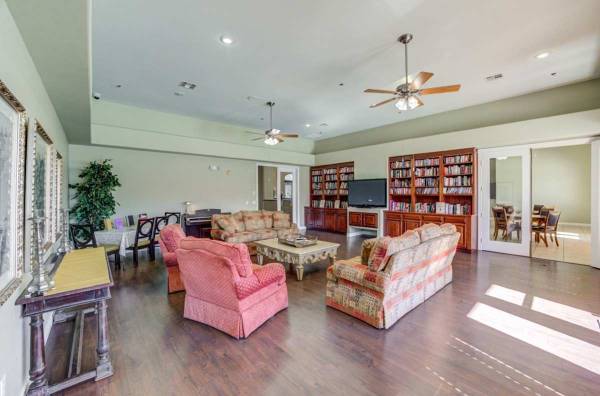 $1,195 / 2br - 848ft2 - Covered Parking, High Speed Internet, Laundry Facilities (2655 W Lake Mead Blvd, North Las Vegas, NV)63859499752193122