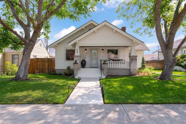 $2,900 / 3br - 2350ft2 - Acogedora casa unifamiliar en el Distrito Histórico (amueblada) (Wenatchee)63690701575299120