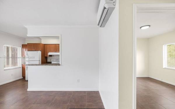$1,700 / 1br - 790ft2 - $1700 1 bed 1 bath Ne 82nd with parking64001849725313124