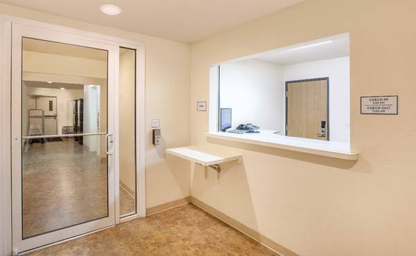 $1,000 / 1br - Recorra Hoy, Instálese Inmediatamente - ¡Sin Contrato, Sin Depósito Requerido! (3425 Saland Way, Jacksonville, FL)64005270822017122