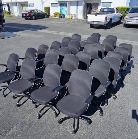 Black rolling chairs ergonomic 1