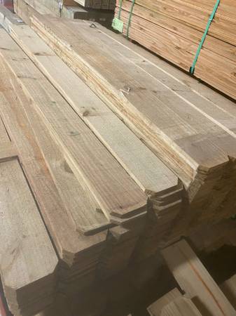 1x5.5x6 ft Pine Pickets 1
