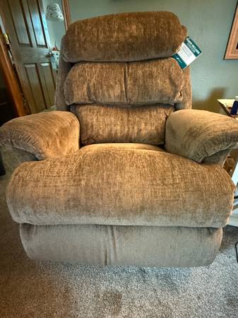 La-z-boy Astor Rocking Power Recliner with Headrest and Lumbar - $575 (Durand)63471093376257121