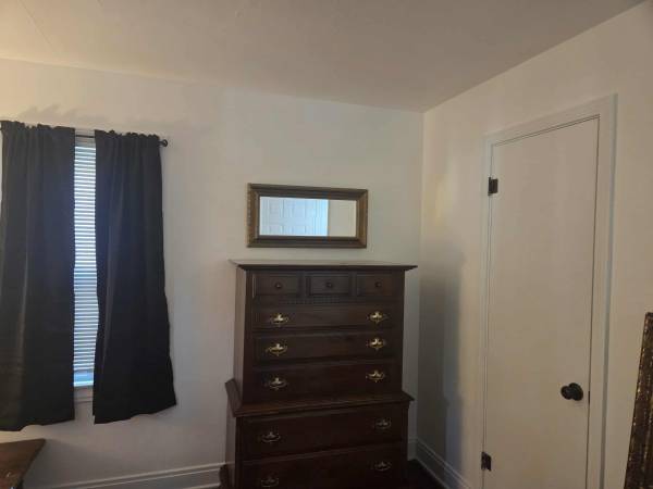 $200 / 1br - Room for rent (Clarksville in)64008825942530121