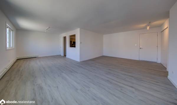 $2,195 / 2br - 1100ft2 - Rehabbed Two Bedroom Steps From The Lakefront (Rogers Park)63781373727233122