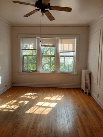 $1,475 / 1br - 800ft2 - NOBODY on your head third floor - (chicago west rogers park) (chicago west rogers park)64041811501443123