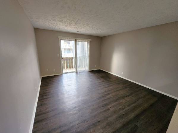 $878 / 1br - 600ft2 - 1BR – Amigable con mascotas, piscina, lavandería en cada edificio! (10905 North Mill Court, Omaha, NE)63681642593153122