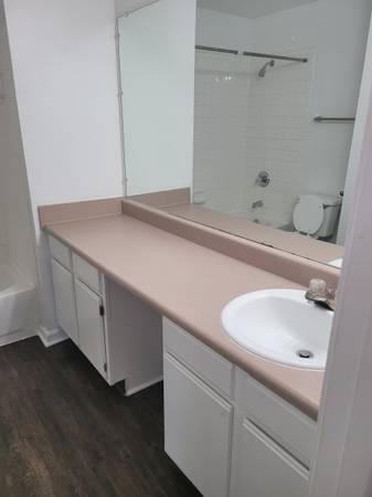 $1,404 / 2br - 972ft2 - 24-Hour Fitness Center, Private patios or balconies, Pet friendly (Akron)63621919452803124