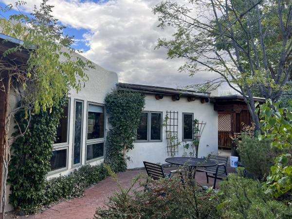 $1,725 / 1br - 750ft2 - 1 bedroom apartments in downtown Taos available in October (Taos)63806193790083120